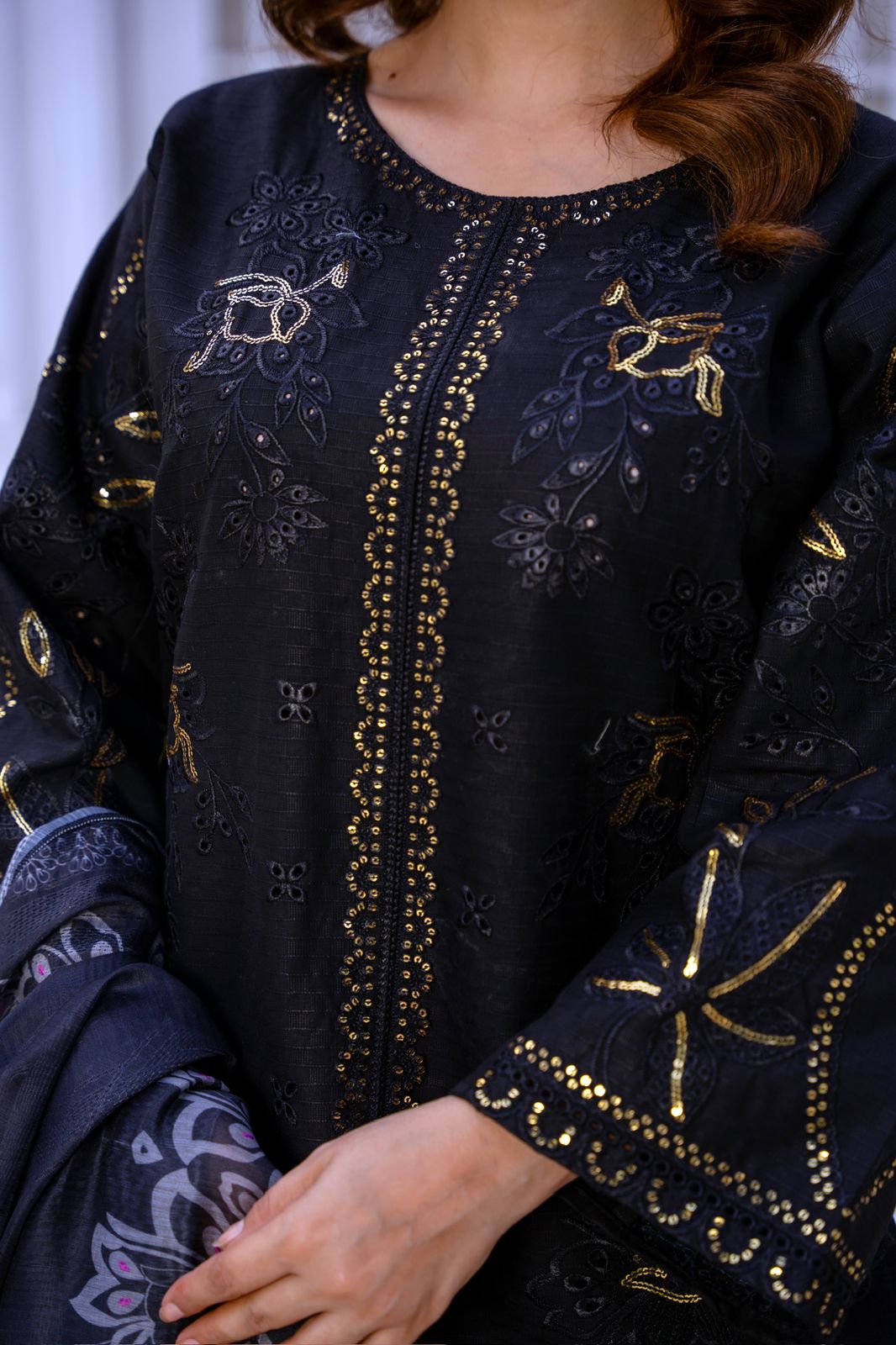 EMBROIDERED LIGHT KHADDAR 3 PIECE SUIT