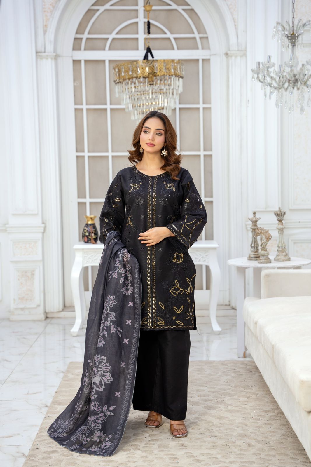 EMBROIDERED LIGHT KHADDAR 3 PIECE SUIT