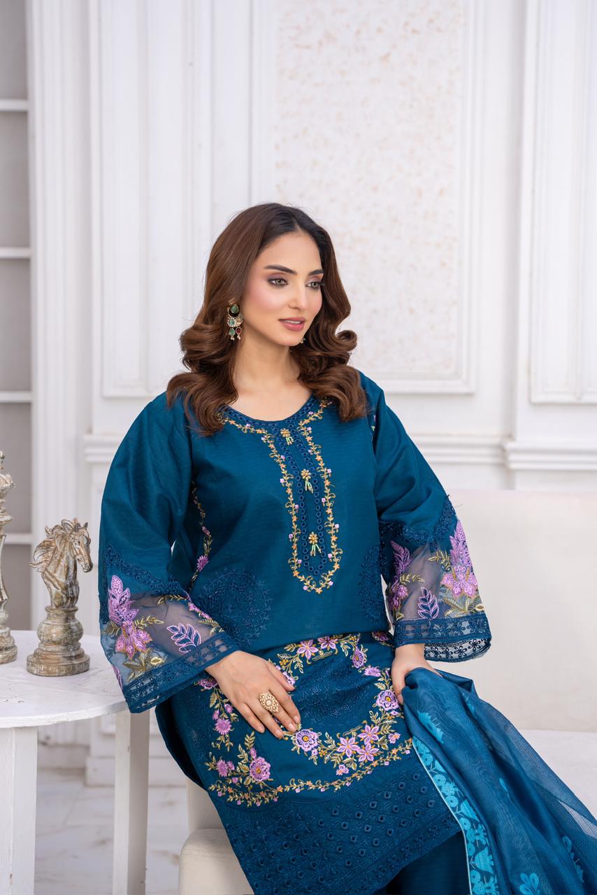 EMBROIDERED LIGHT KHADDAR 3 PIECE SUIT