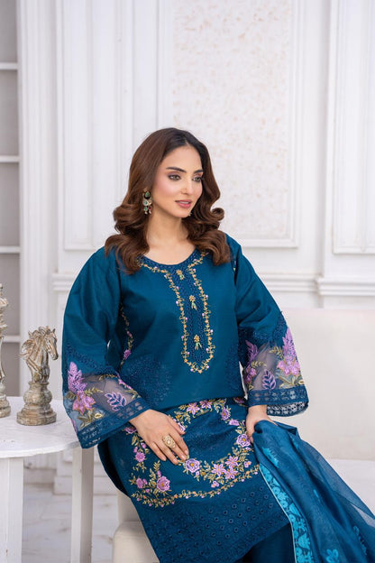 EMBROIDERED LIGHT KHADDAR 3 PIECE SUIT
