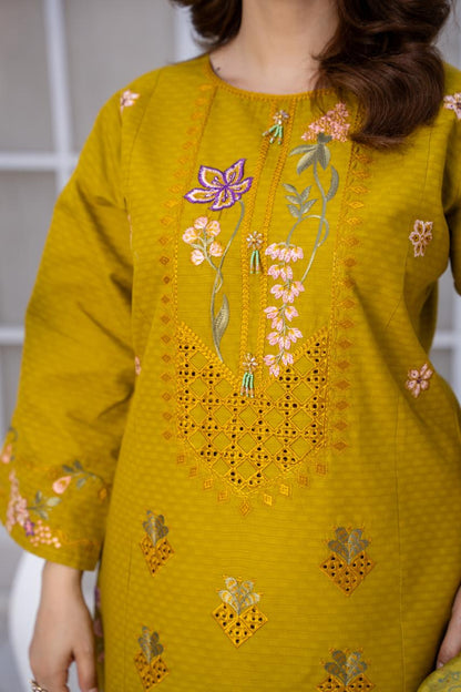 EMBROIDERED LIGHT KHADDAR 3 PIECE SUIT