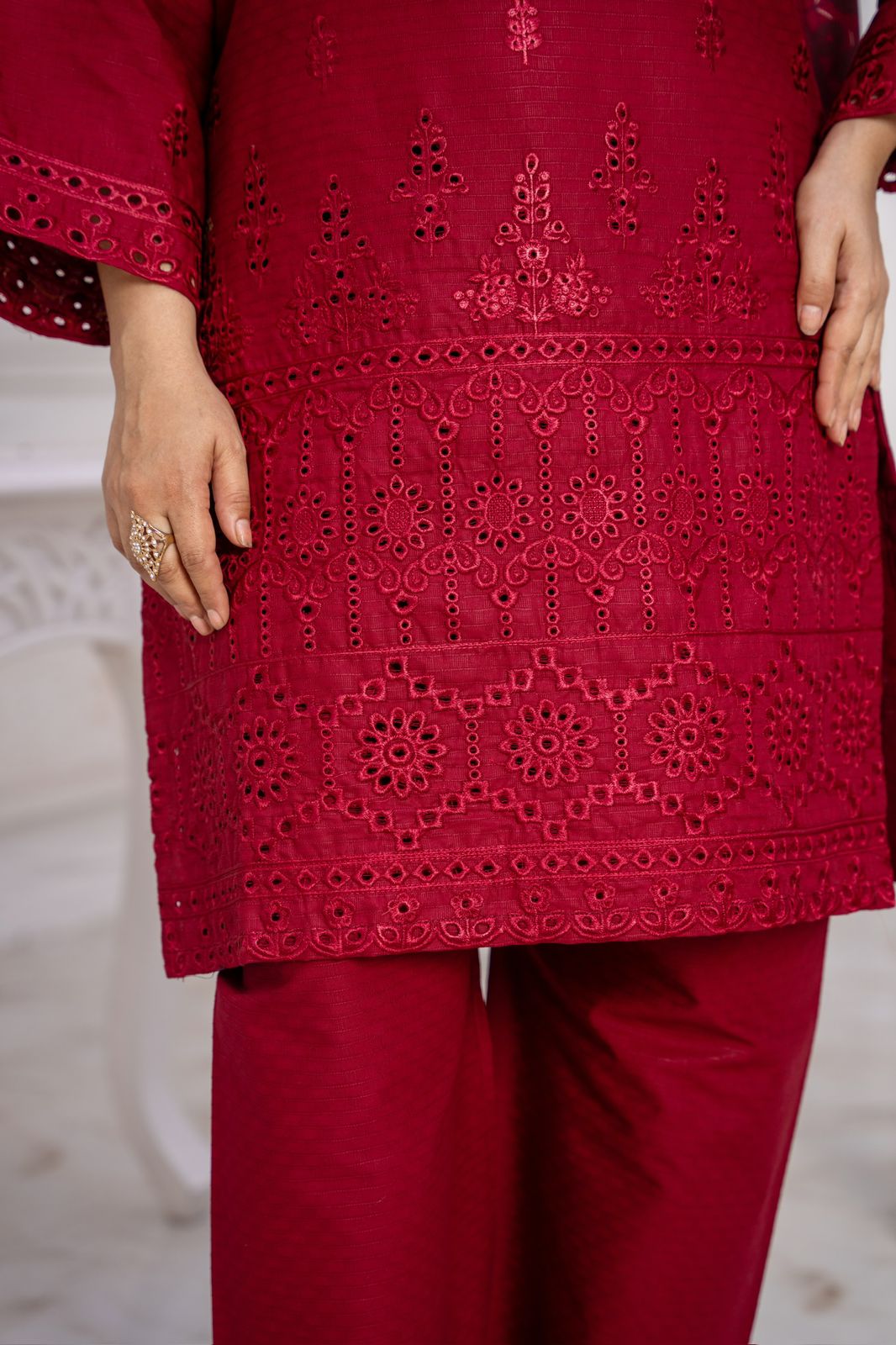 EMBROIDERED LIGHT KHADDAR 3 PIECE SUIT