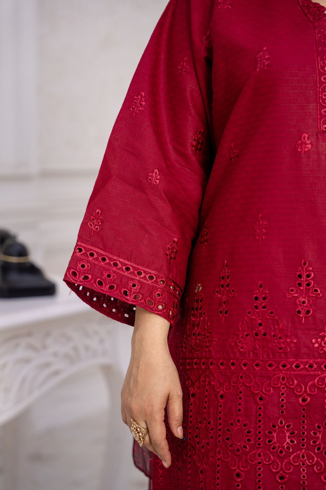 EMBROIDERED LIGHT KHADDAR 3 PIECE SUIT